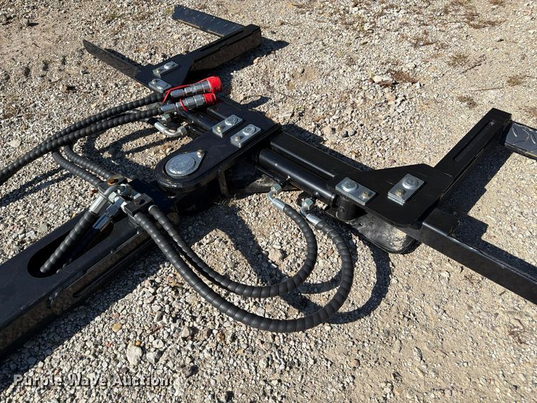 image for item FP3182 2026 Giyi FTL75 skid steer vehicle lift