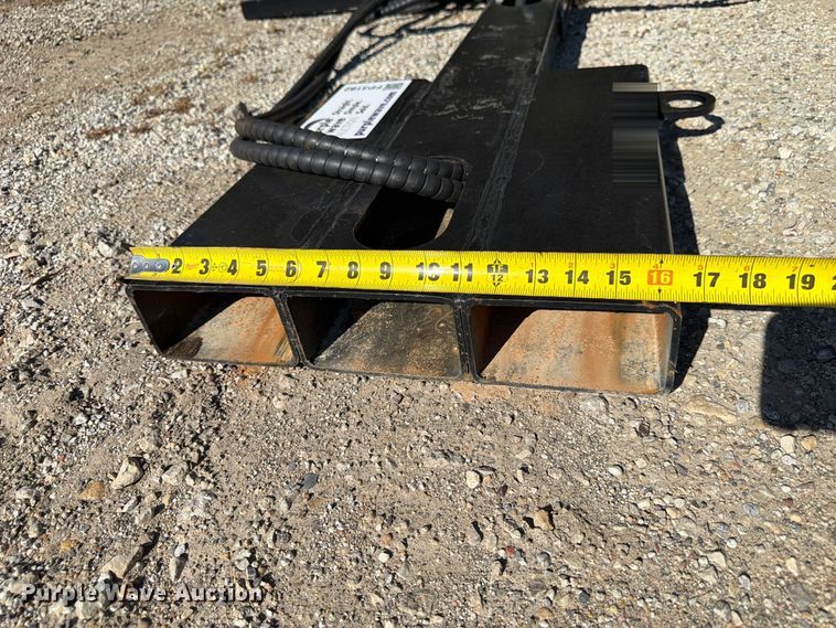 image for item FP3182 2026 Giyi FTL75 skid steer vehicle lift