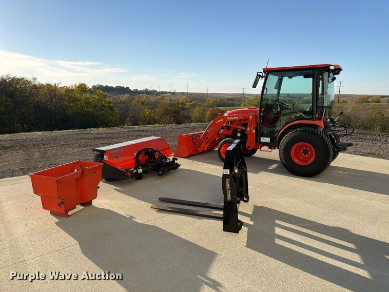 image for item FP3190 2021 Kubota LX3310 MFWD tractor