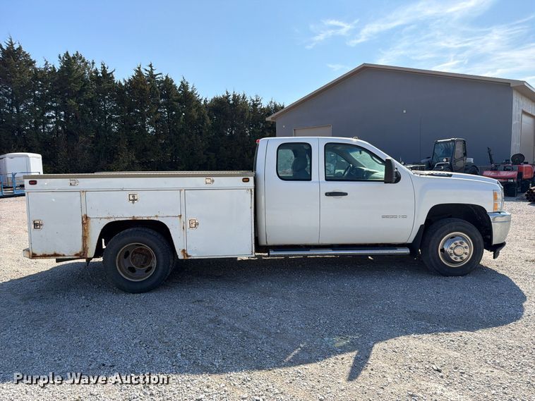 image for item FP3193 2013 Chevrolet Silverado 3500HD Ext. Cab utility bed pickup truck