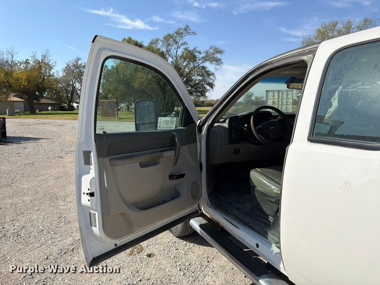 image for item FP3193 2013 Chevrolet Silverado 3500HD Ext. Cab utility bed pickup truck