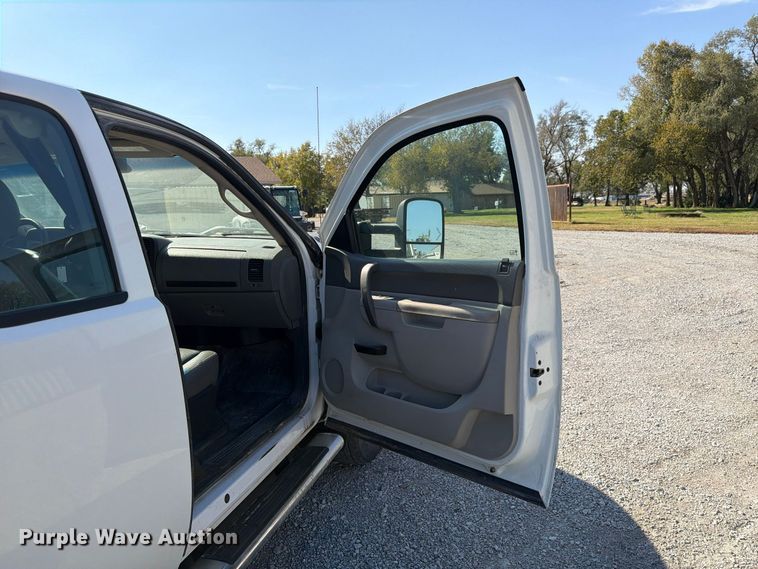 image for item FP3193 2013 Chevrolet Silverado 3500HD Ext. Cab utility bed pickup truck