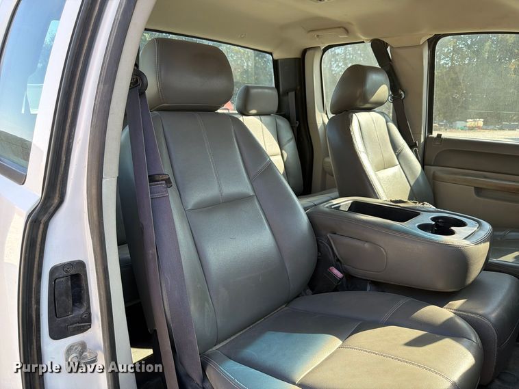 image for item FP3193 2013 Chevrolet Silverado 3500HD Ext. Cab utility bed pickup truck