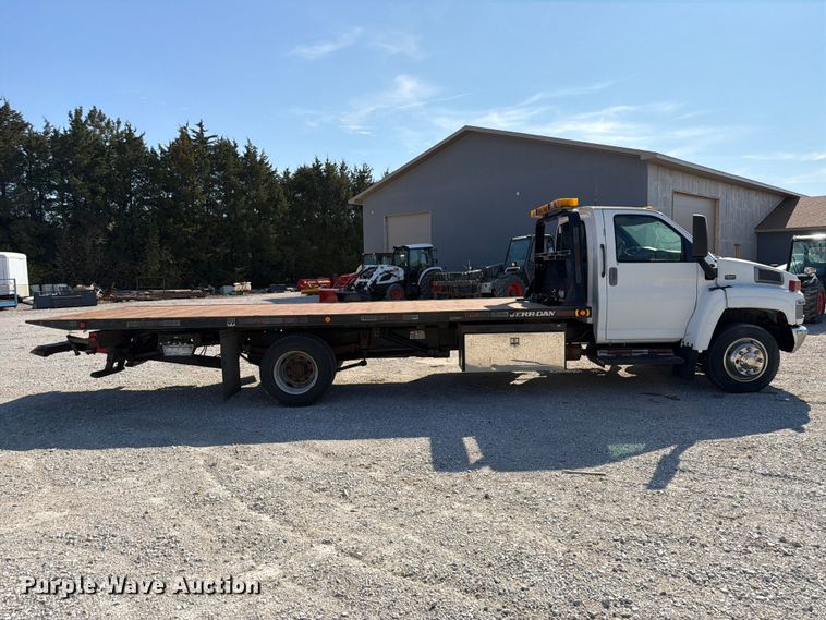 image for item FP3194 2006 GMC C5500 rollback truck