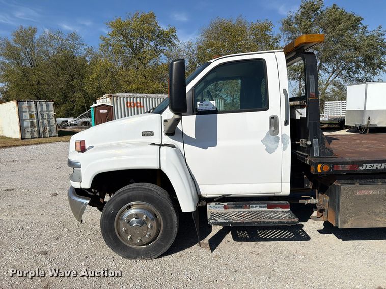 image for item FP3194 2006 GMC C5500 rollback truck