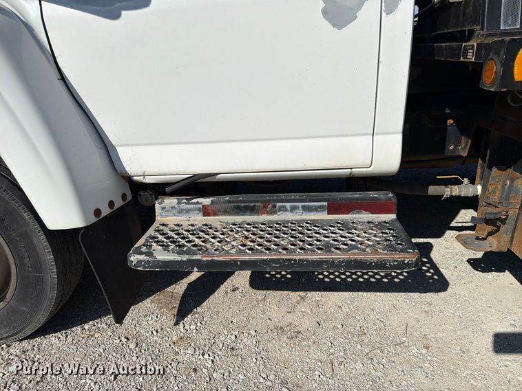 image for item FP3194 2006 GMC C5500 rollback truck
