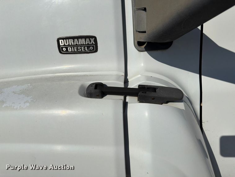image for item FP3194 2006 GMC C5500 rollback truck