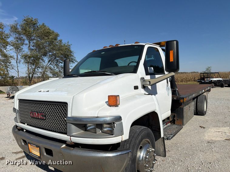 image for item FP3194 2006 GMC C5500 rollback truck