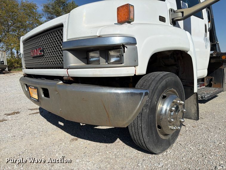 image for item FP3194 2006 GMC C5500 rollback truck