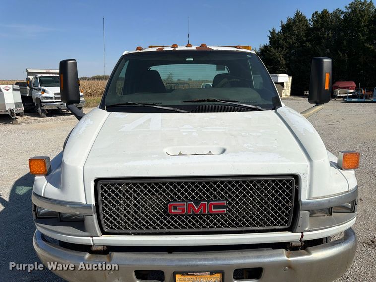 image for item FP3194 2006 GMC C5500 rollback truck