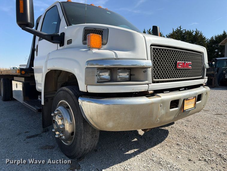 image for item FP3194 2006 GMC C5500 rollback truck