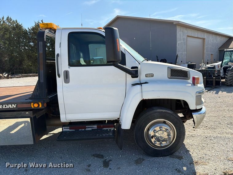 image for item FP3194 2006 GMC C5500 rollback truck