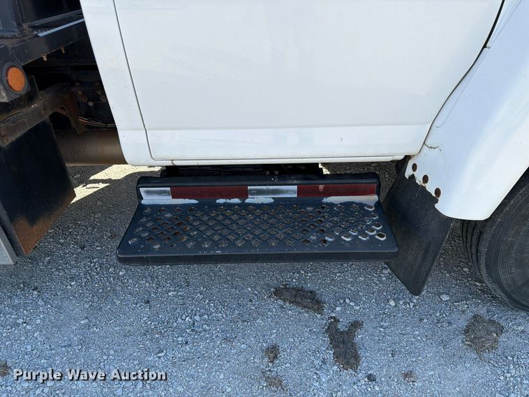 image for item FP3194 2006 GMC C5500 rollback truck