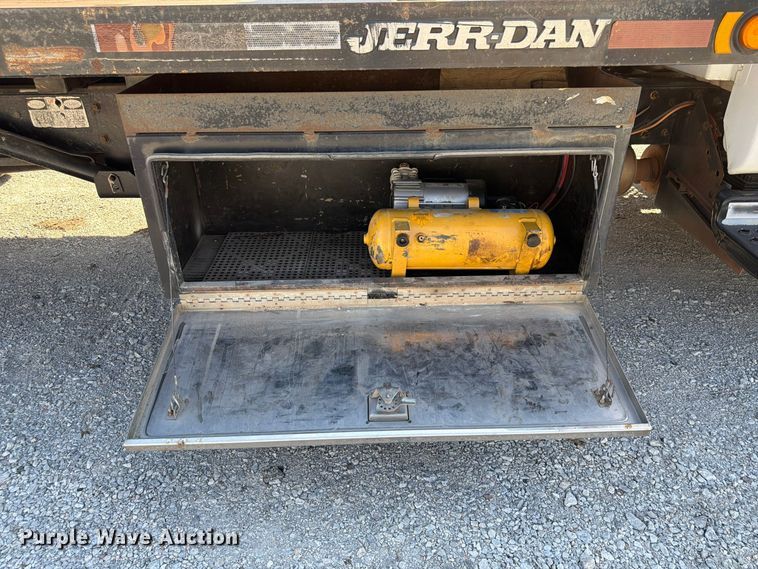 image for item FP3194 2006 GMC C5500 rollback truck
