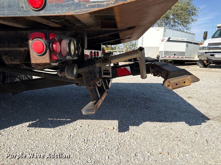 image for item FP3194 2006 GMC C5500 rollback truck