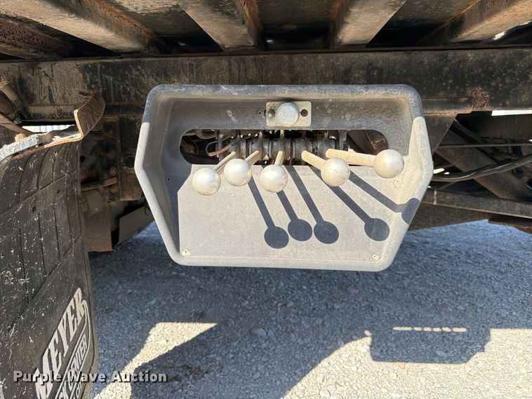 image for item FP3194 2006 GMC C5500 rollback truck