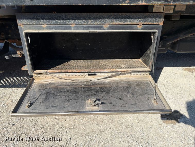image for item FP3194 2006 GMC C5500 rollback truck