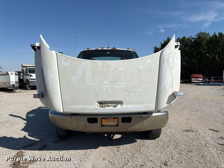image for item FP3194 2006 GMC C5500 rollback truck