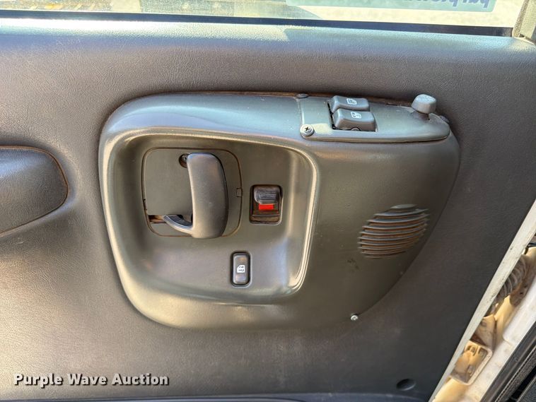 image for item FP3194 2006 GMC C5500 rollback truck