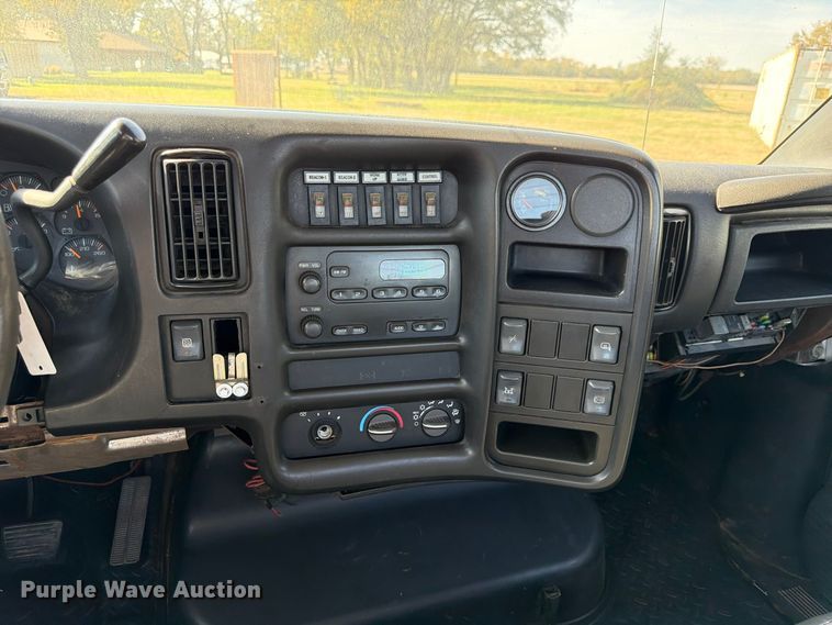 image for item FP3194 2006 GMC C5500 rollback truck