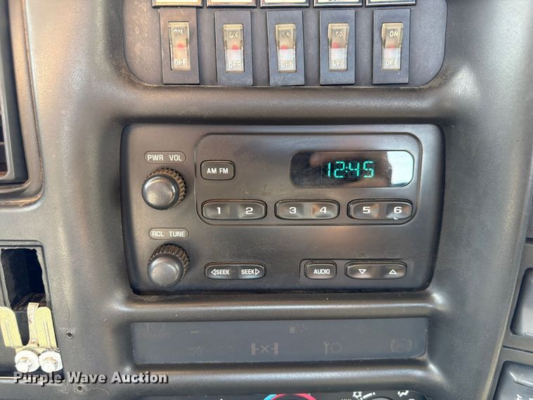 image for item FP3194 2006 GMC C5500 rollback truck