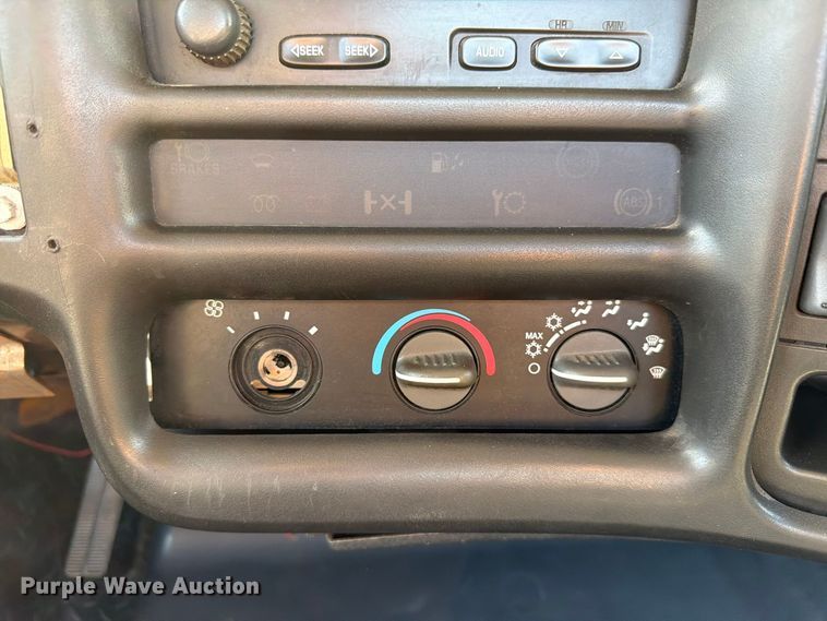 image for item FP3194 2006 GMC C5500 rollback truck