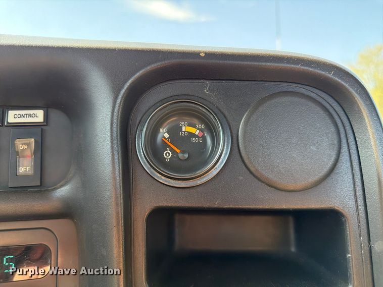 image for item FP3194 2006 GMC C5500 rollback truck