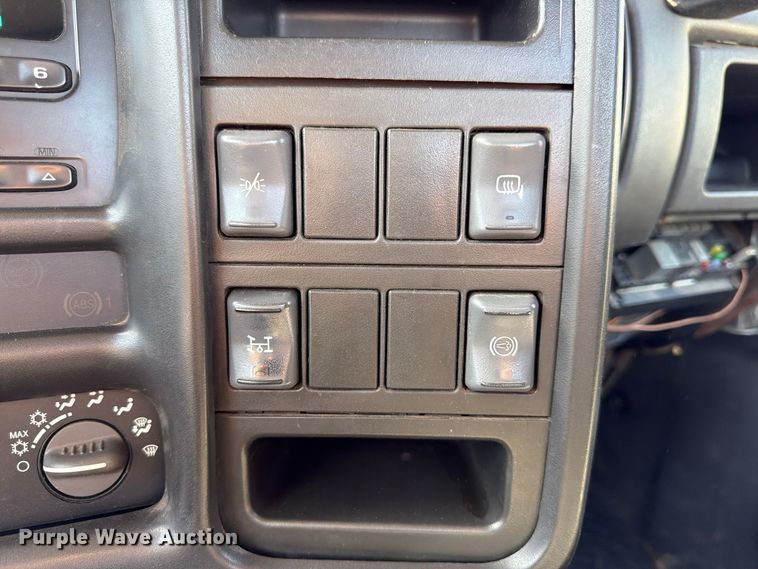 image for item FP3194 2006 GMC C5500 rollback truck