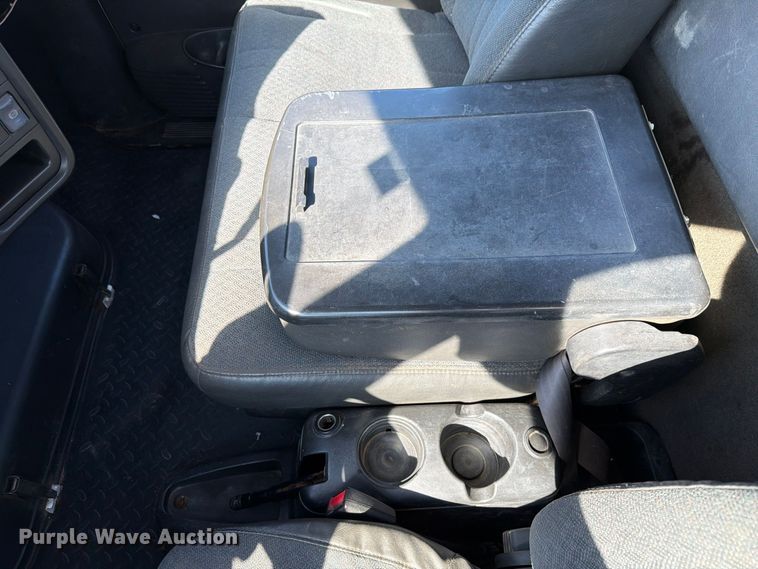 image for item FP3194 2006 GMC C5500 rollback truck