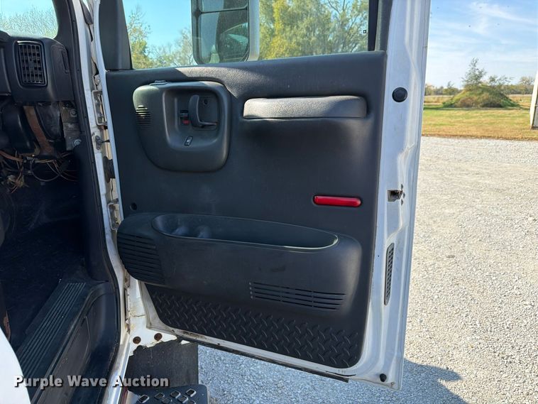 image for item FP3194 2006 GMC C5500 rollback truck