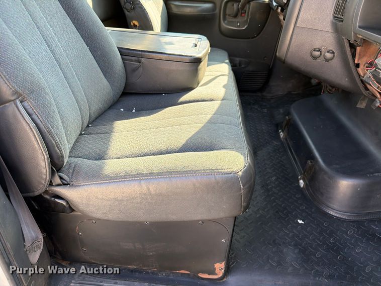 image for item FP3194 2006 GMC C5500 rollback truck