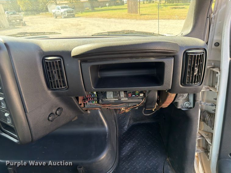 image for item FP3194 2006 GMC C5500 rollback truck