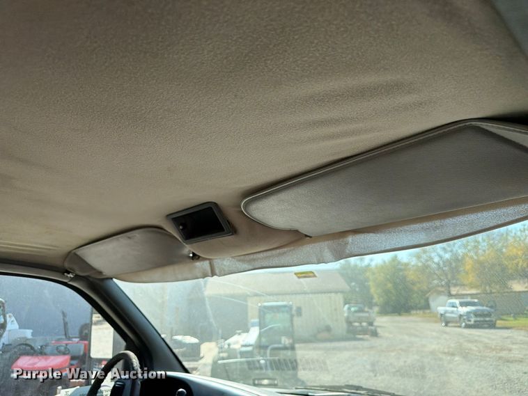 image for item FP3194 2006 GMC C5500 rollback truck