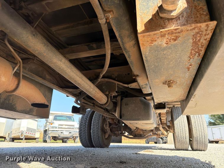 image for item FP3194 2006 GMC C5500 rollback truck