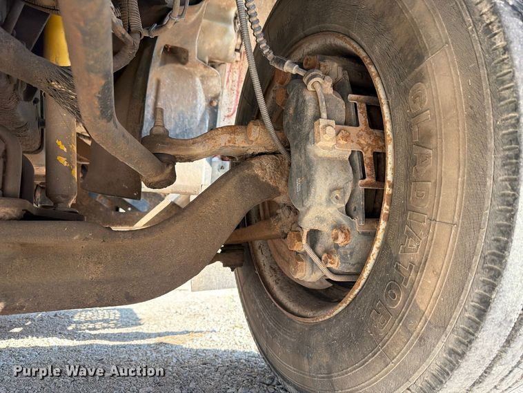 image for item FP3194 2006 GMC C5500 rollback truck