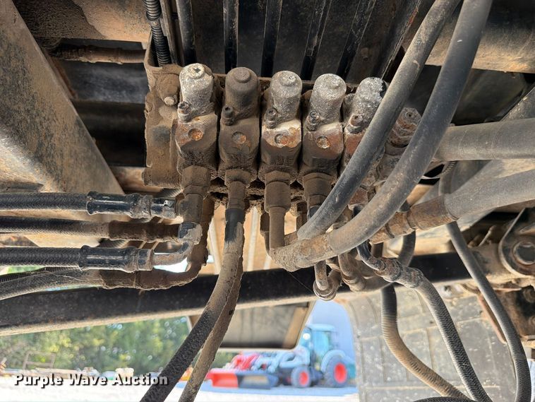 image for item FP3194 2006 GMC C5500 rollback truck