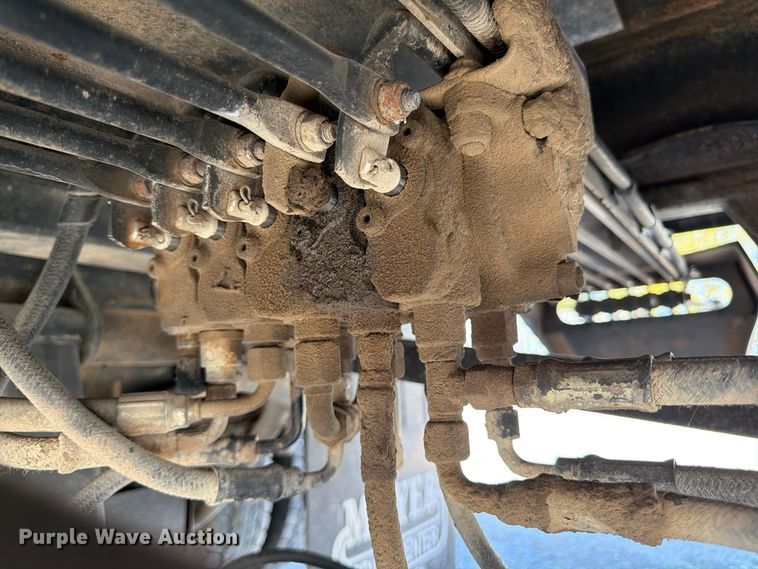 image for item FP3194 2006 GMC C5500 rollback truck