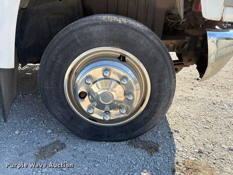 image for item FP3194 2006 GMC C5500 rollback truck
