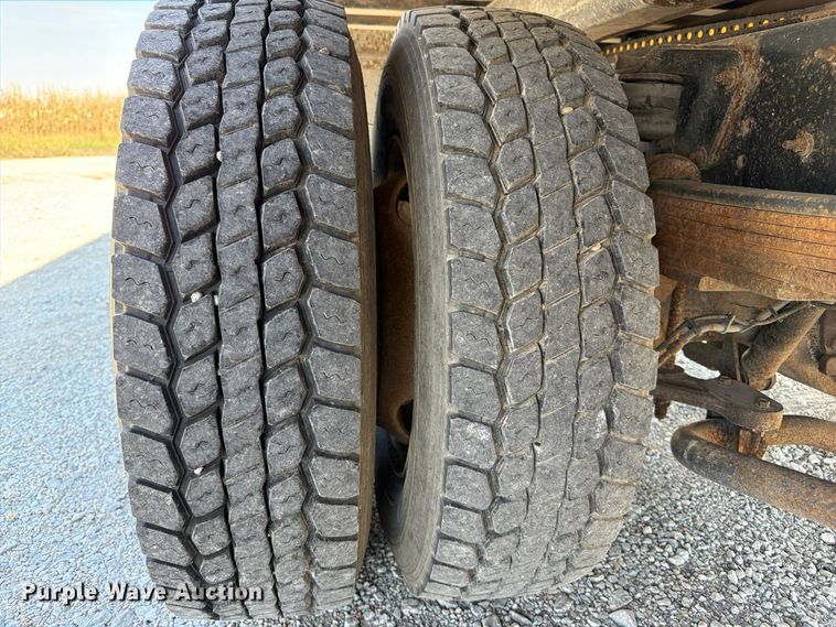 image for item FP3194 2006 GMC C5500 rollback truck