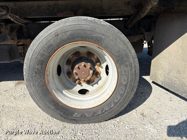 image for item FP3194 2006 GMC C5500 rollback truck