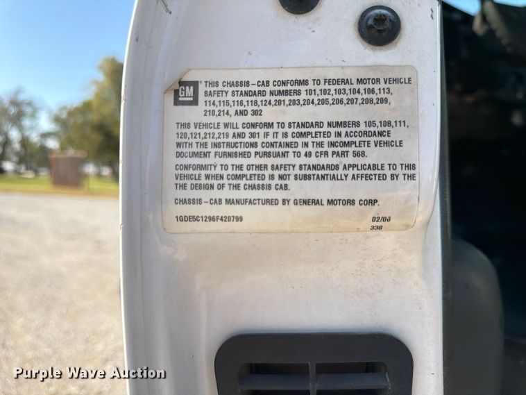 image for item FP3194 2006 GMC C5500 rollback truck