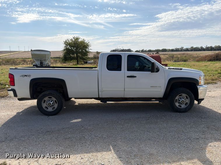 image for item FP3195 2013 Chevrolet Silverado 2500HD Ext. Cab pickup truck