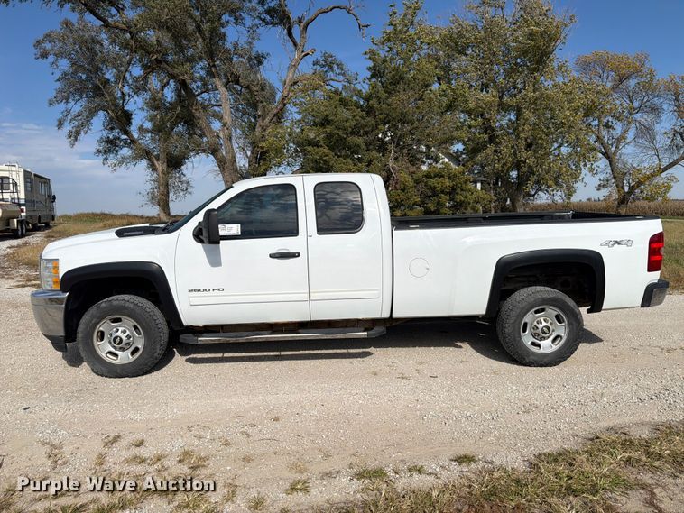 image for item FP3195 2013 Chevrolet Silverado 2500HD Ext. Cab pickup truck