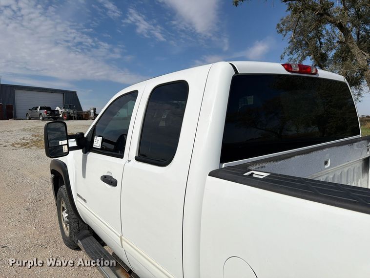 image for item FP3195 2013 Chevrolet Silverado 2500HD Ext. Cab pickup truck