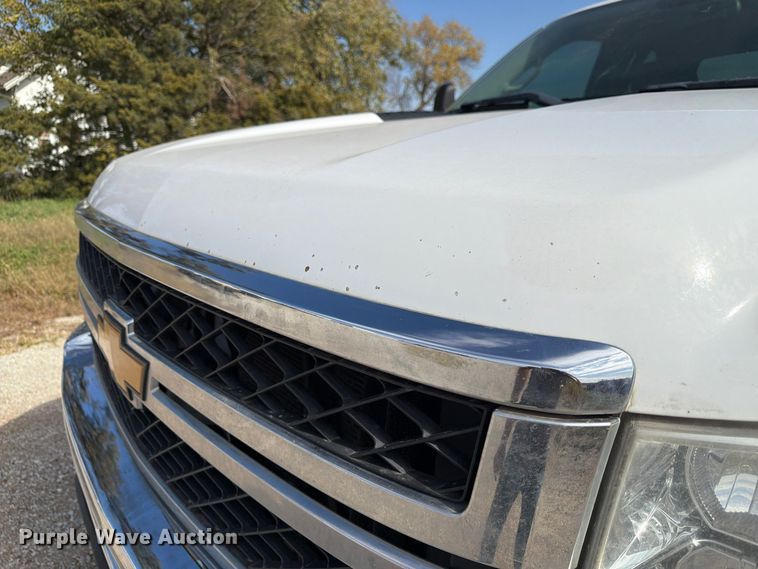 image for item FP3195 2013 Chevrolet Silverado 2500HD Ext. Cab pickup truck