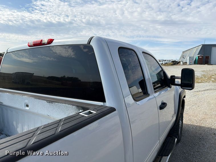 image for item FP3195 2013 Chevrolet Silverado 2500HD Ext. Cab pickup truck