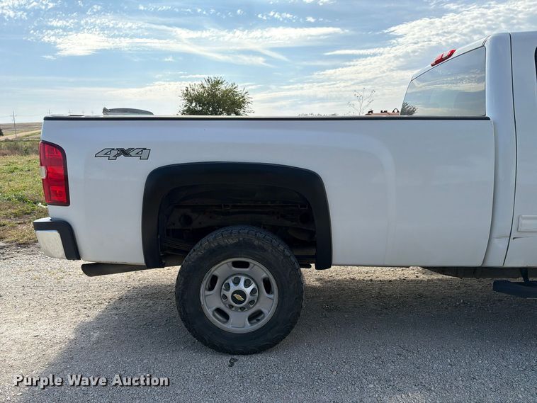 image for item FP3195 2013 Chevrolet Silverado 2500HD Ext. Cab pickup truck