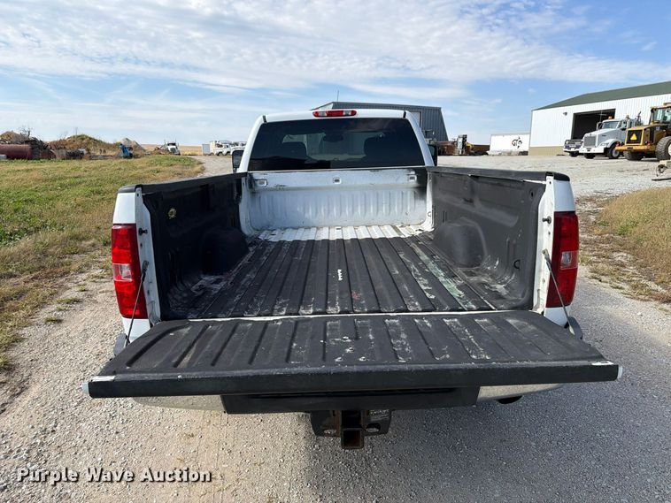 image for item FP3195 2013 Chevrolet Silverado 2500HD Ext. Cab pickup truck
