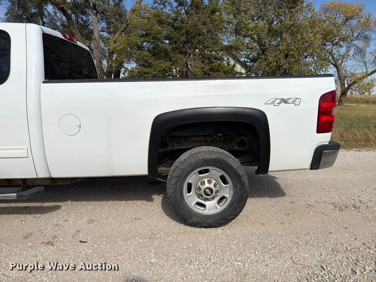 image for item FP3195 2013 Chevrolet Silverado 2500HD Ext. Cab pickup truck