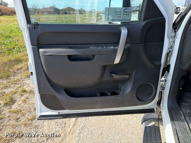 image for item FP3195 2013 Chevrolet Silverado 2500HD Ext. Cab pickup truck